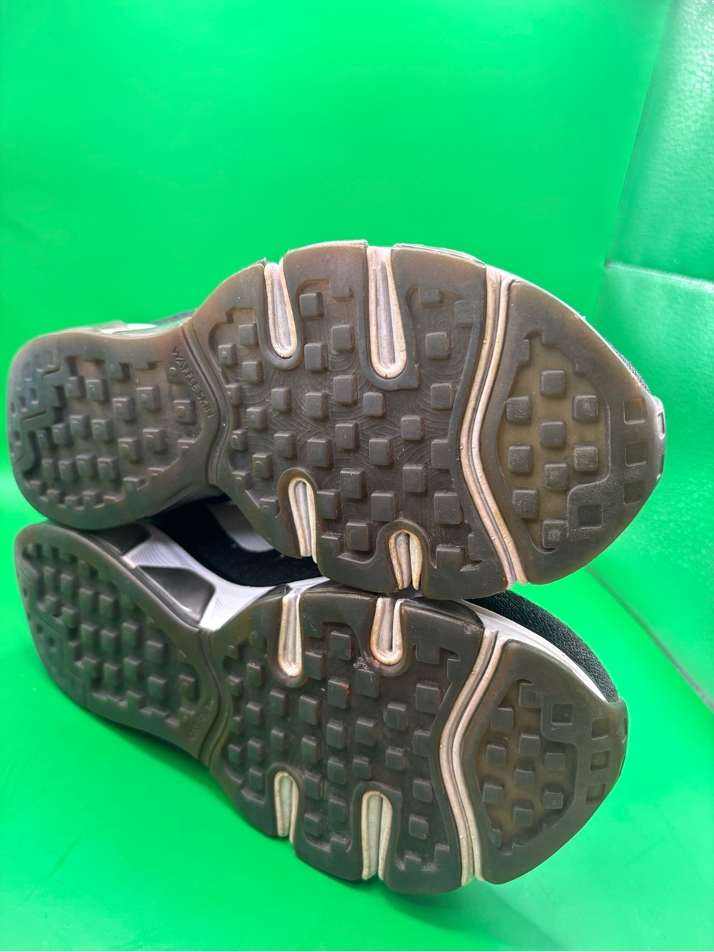 Nike Black Knit Women's Running Shoes - Picture 5 of 7